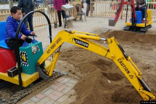 點(diǎn)擊查看詳細(xì)信息<br>標(biāo)題：WCS-360型兒童挖掘機(jī) 閱讀次數(shù)：2398